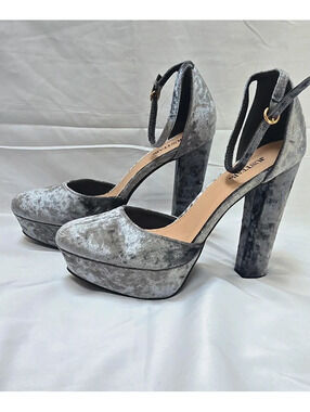 JustFab Jayla Silver Crushed Velvet Platform Heels Size 11
